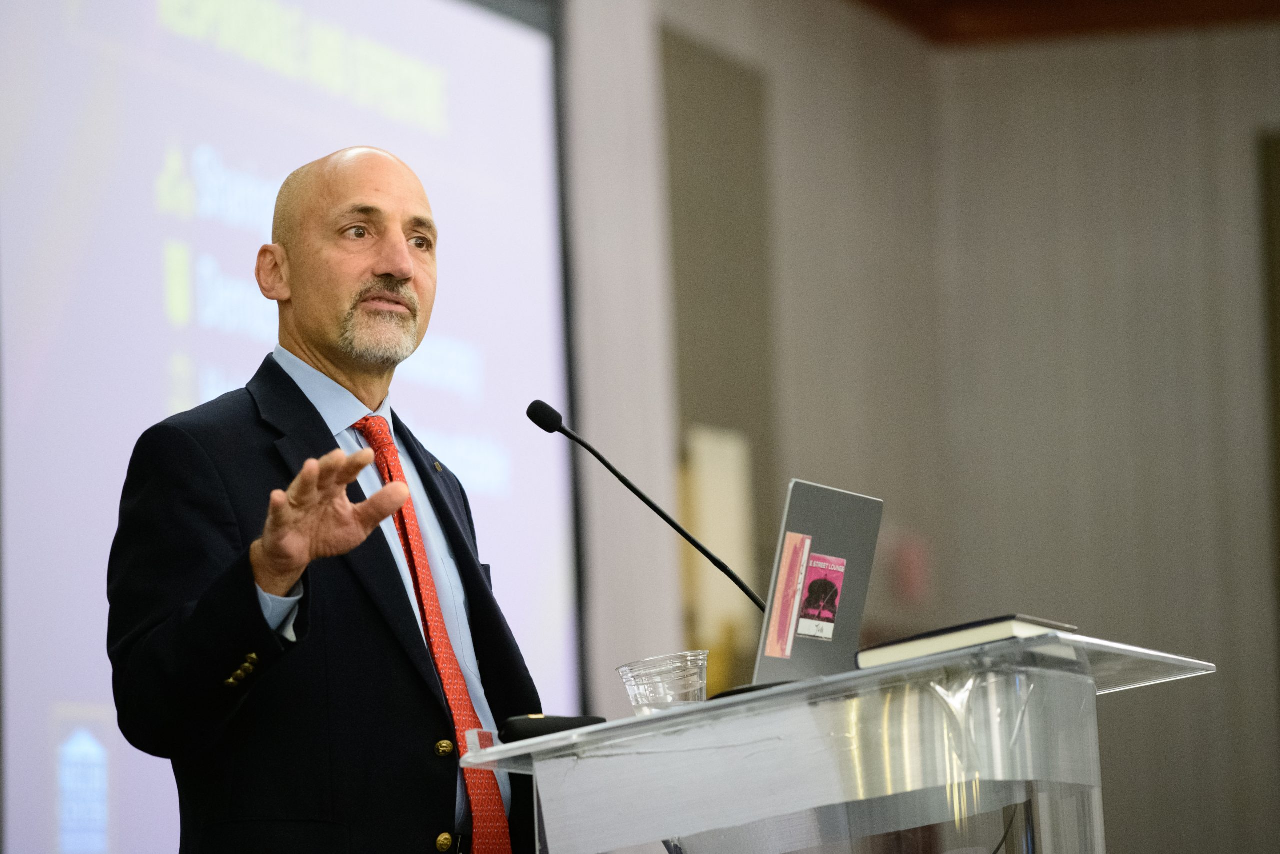 _MG83030_WilliamAntholisSpeaking